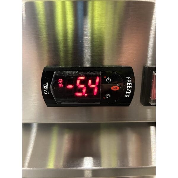Scratch and Dent Avantco A-12F-HC 25" Solid Door Reach-In Freezer