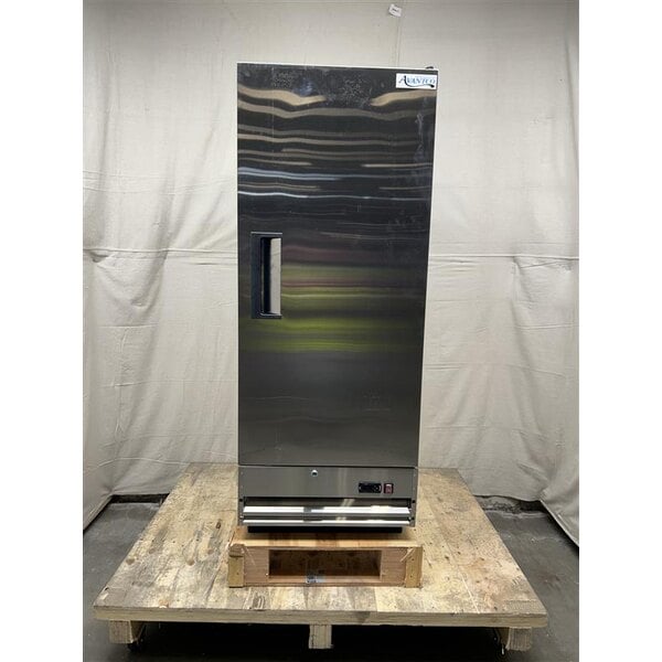 Scratch and Dent Avantco A-12F-HC 25" Solid Door Reach-In Freezer