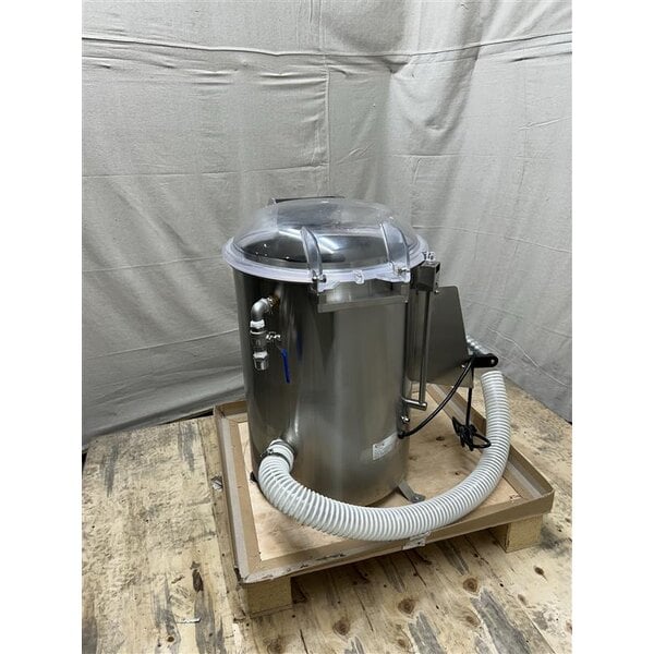 Scratch and Dent Avantco PPC22 22 lb. Countertop Potato Peeler - 120V, 1 hp