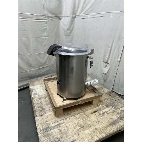 Scratch and Dent Avantco PPC22 22 lb. Countertop Potato Peeler - 120V, 1 hp