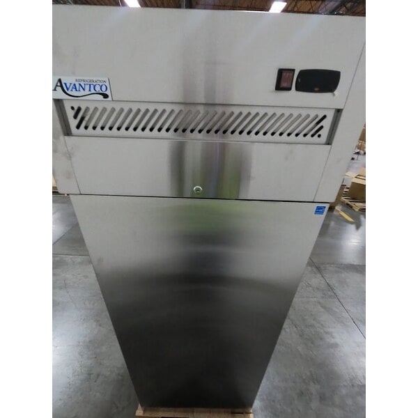 Scratch and Dent Avantco Z1-R-HC 29" Solid Door Stainless Steel Reach-In Refrigerator