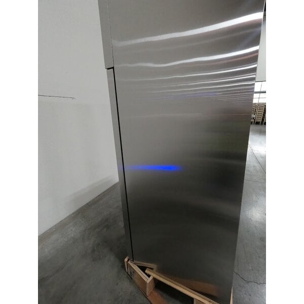 Scratch and Dent Avantco Z1-R-HC 29" Solid Door Stainless Steel Reach-In Refrigerator