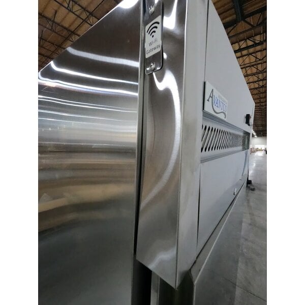 Scratch and Dent Avantco Z1-R-HC 29" Solid Door Stainless Steel Reach-In Refrigerator