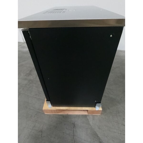 Scratch and Dent Avantco UDD-48-HC Double Tap Kegerator Beer Dispenser - Black, (2) 1/2 Keg Capacity