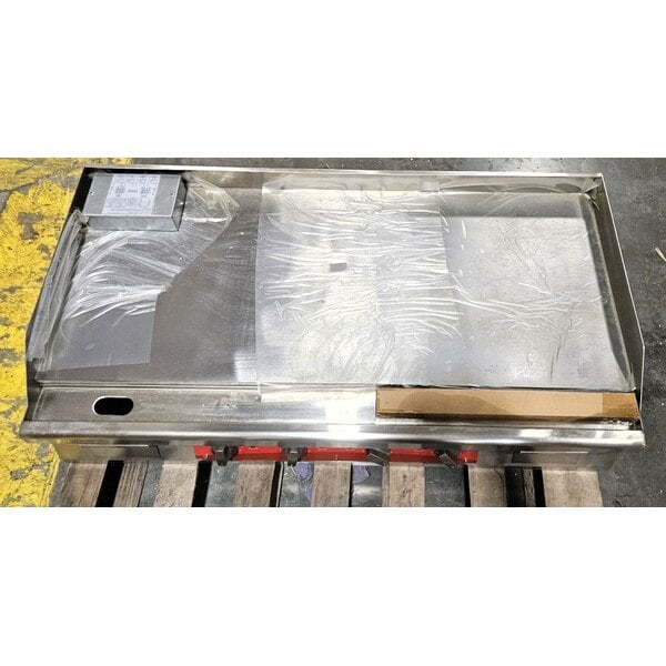 Scratch and Dent Avantco EG48N 48" Electric Countertop Griddle - 208/240V, 10482W-14000W