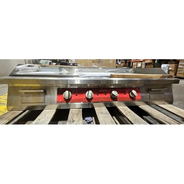 Scratch and Dent Avantco EG48N 48" Electric Countertop Griddle - 208/240V, 10482W-14000W