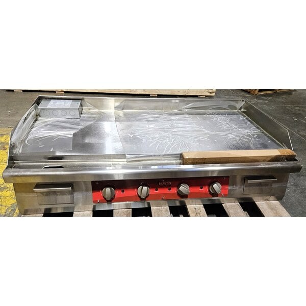 Scratch and Dent Avantco EG48N 48" Electric Countertop Griddle - 208/240V, 10482W-14000W