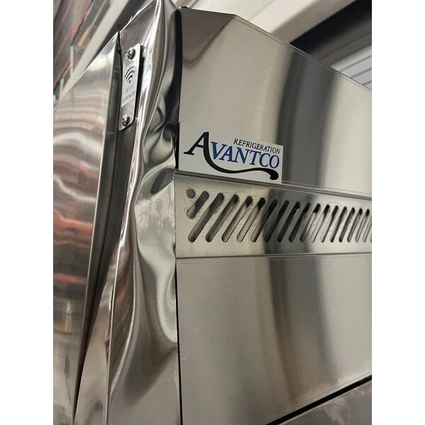 Scratch and Dent Avantco Z1-R2-A 29" Right-Hinged Solid Half Door Stainless Steel Reach-In Refrigerator