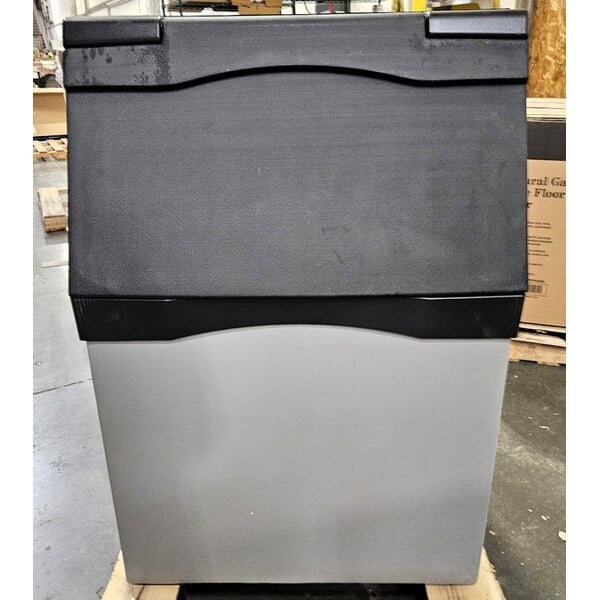 Scratch and Dent Avantco Ice BIN54030 30" Ice Storage Bin with Plastic Exterior - 536 lb.