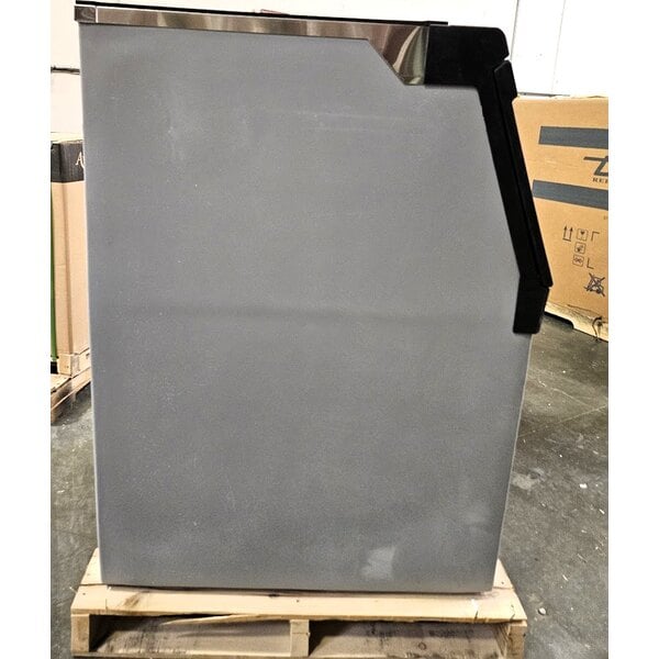 Scratch and Dent Avantco Ice BIN54030 30" Ice Storage Bin with Plastic Exterior - 536 lb.