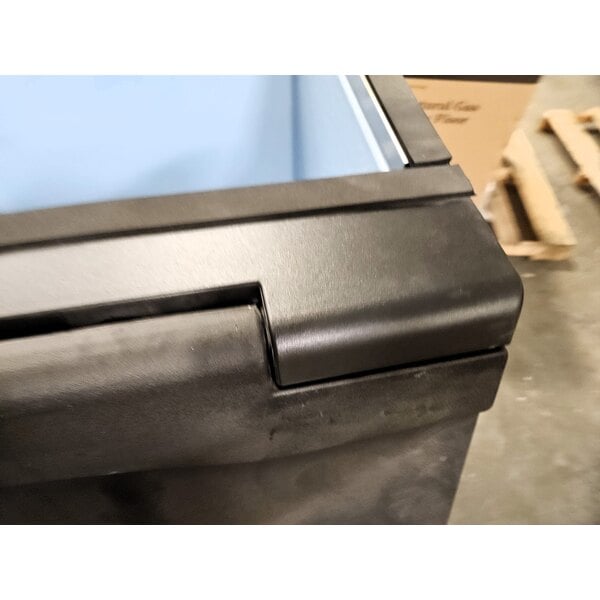 Scratch and Dent Avantco Ice BIN54030 30" Ice Storage Bin with Plastic Exterior - 536 lb.