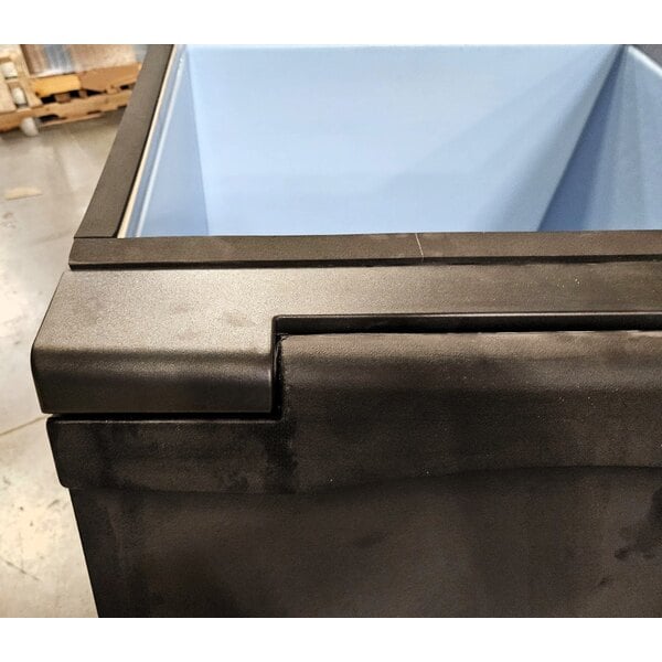 Scratch and Dent Avantco Ice BIN54030 30" Ice Storage Bin with Plastic Exterior - 536 lb.