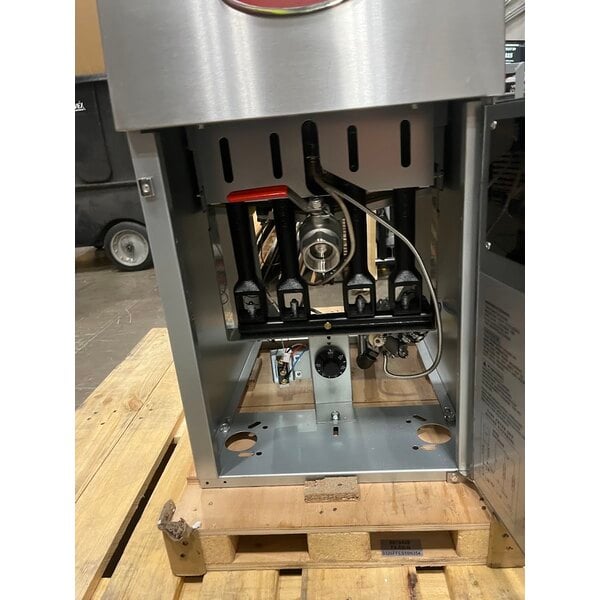 Scratch and Dent Avantco F4-ES-N 45-50 lb. Natural Gas Stainless Steel Floor Fryer - 85,000 BTU