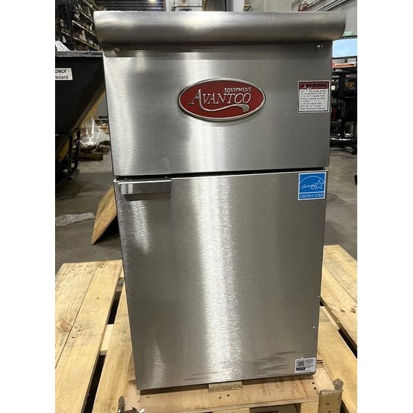 Scratch and Dent Avantco F4-ES-N 45-50 lb. Natural Gas Stainless Steel Floor Fryer - 85,000 BTU