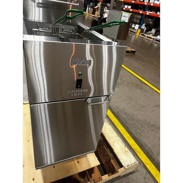 Scratch and Dent Dean by Frymaster SR114E Super Runner Economy 40 lb. Electric Floor Fryer - 208V, 1 Phase
