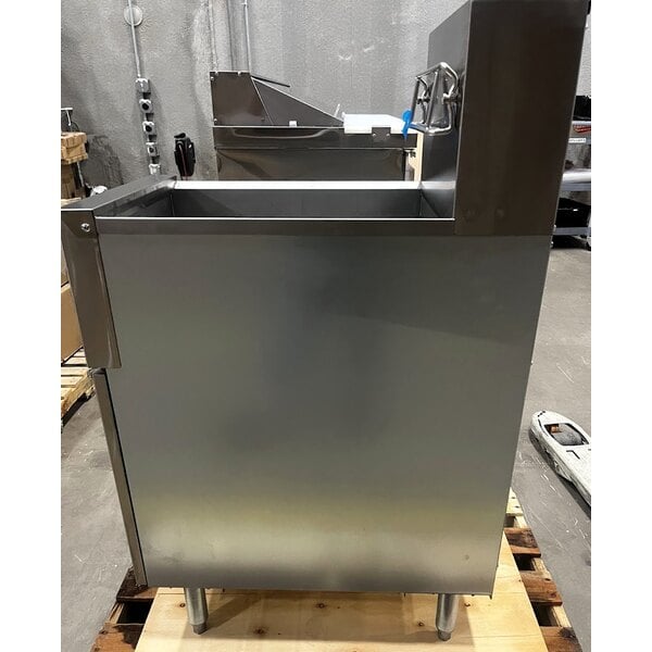 Scratch and Dent Dean by Frymaster SR114E Super Runner Economy 40 lb. Electric Floor Fryer - 208V, 1 Phase