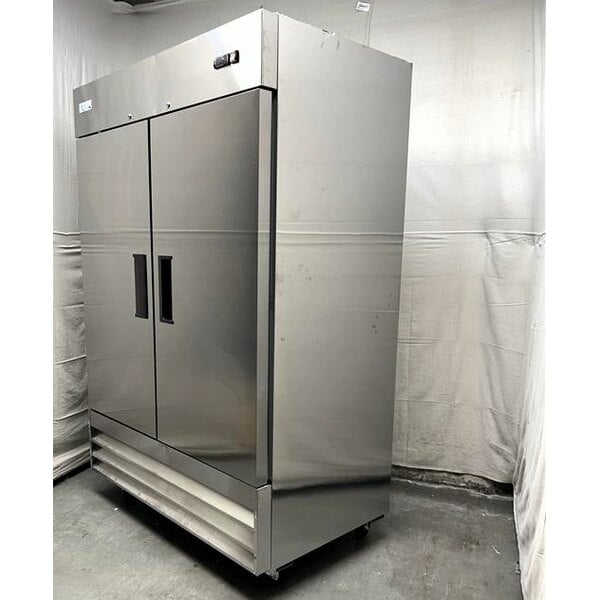 Scratch and Dent Avantco A-49F-HC 54" Solid Door Reach-In Freezer