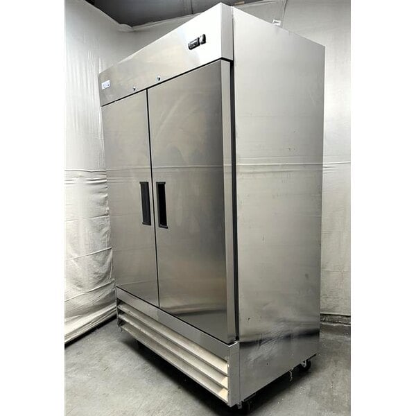 Scratch and Dent Avantco A-49R-HC 54" Solid Door Reach-In Refrigerator