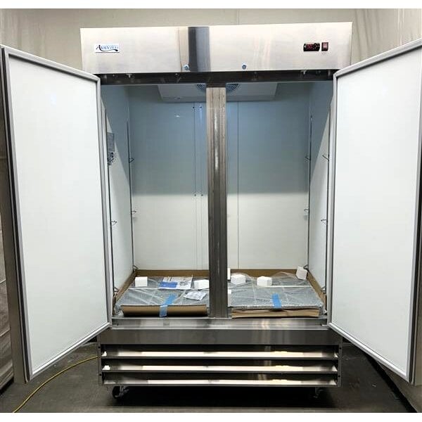 Scratch and Dent Avantco A-49R-HC 54" Solid Door Reach-In Refrigerator