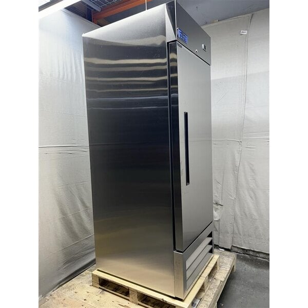 Scratch and Dent Arctic Air AF23 26 3/4" One Section Reach-In Freezer - 23 cu. ft.