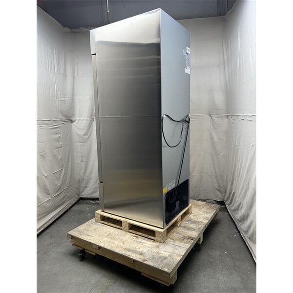 Scratch and Dent Arctic Air AF23 26 3/4" One Section Reach-In Freezer - 23 cu. ft.