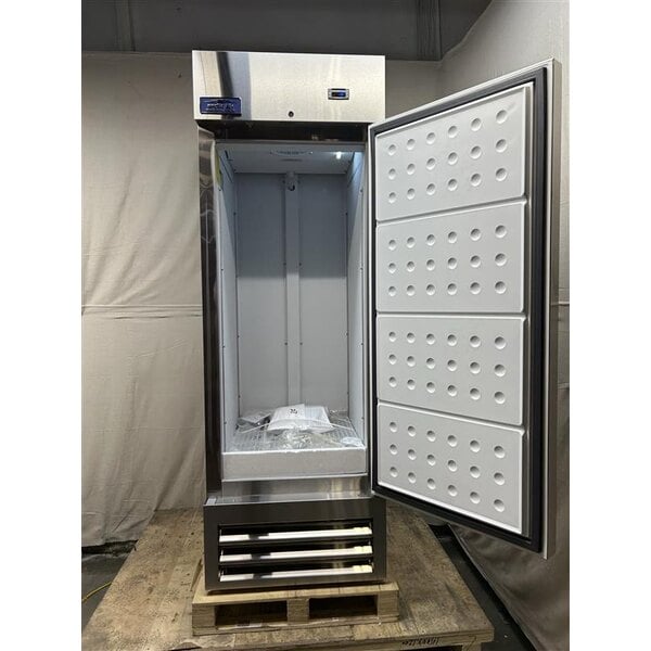 Scratch and Dent Arctic Air AF23 26 3/4" One Section Reach-In Freezer - 23 cu. ft.