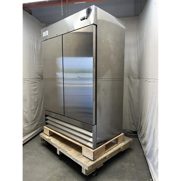Scratch and Dent MainStreet Equipment BMR-49-R 54" Solid Door Reach-In Refrigerator