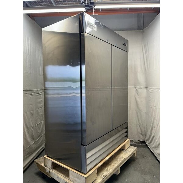 Scratch and Dent MainStreet Equipment BMR-49-R 54" Solid Door Reach-In Refrigerator