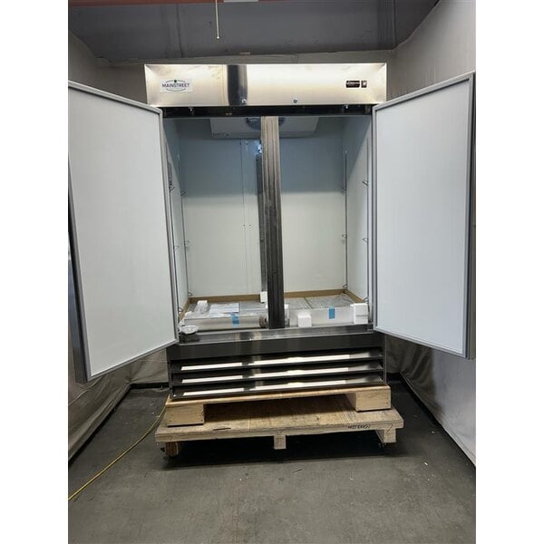 Scratch and Dent MainStreet Equipment BMR-49-R 54" Solid Door Reach-In Refrigerator