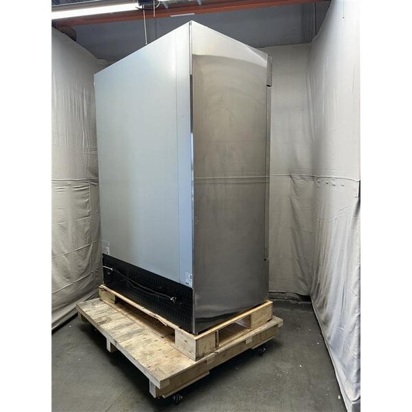 Scratch and Dent MainStreet Equipment BMR-49-R 54" Solid Door Reach-In Refrigerator