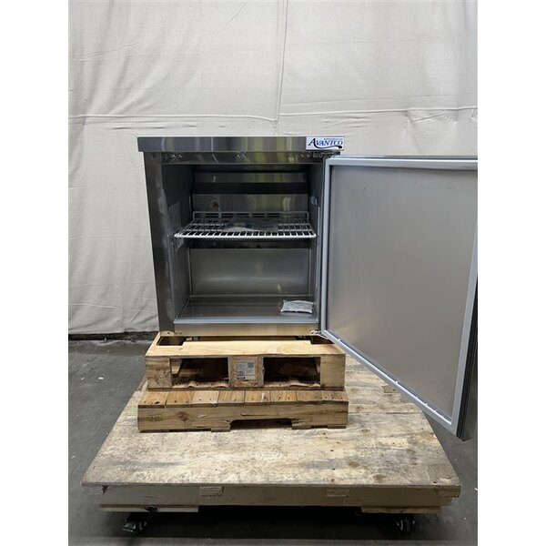 Scratch and Dent Avantco SS-UC-27R-HC 27" Undercounter Refrigerator