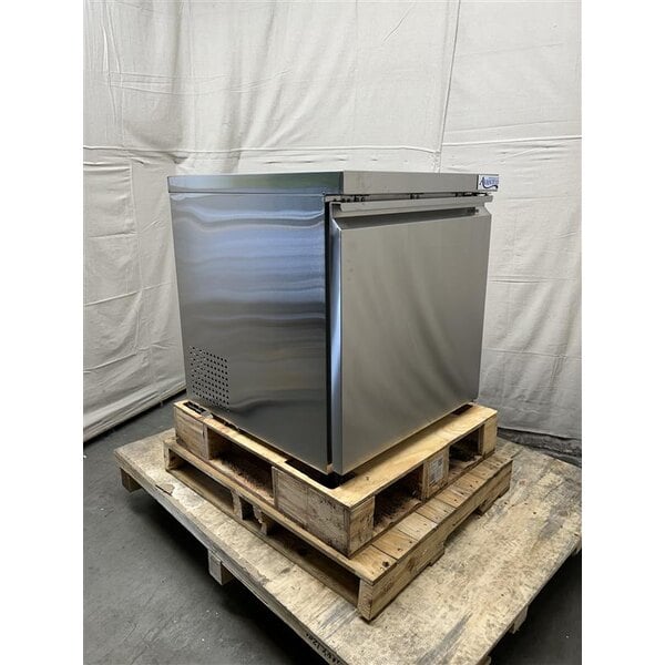 Scratch and Dent Avantco SS-UC-27R-HC 27" Undercounter Refrigerator