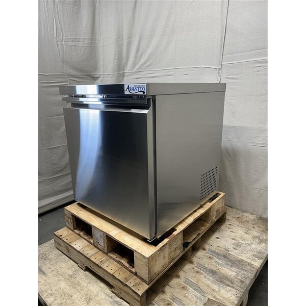 Scratch and Dent Avantco SS-UC-27R-HC 27" Undercounter Refrigerator