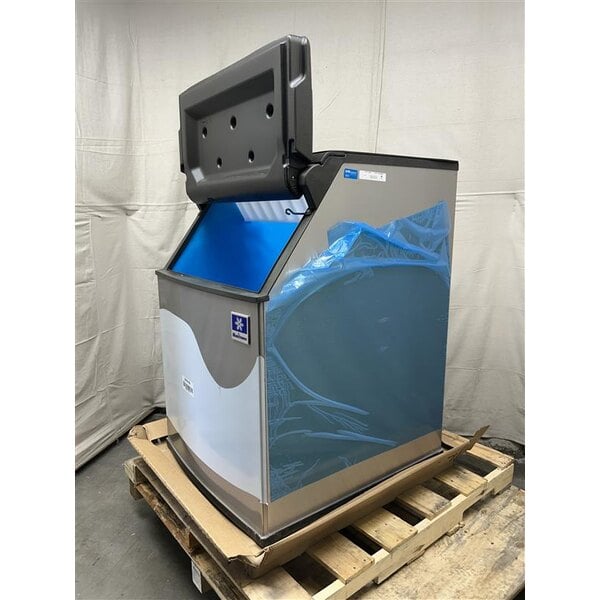Scratch and Dent Manitowoc D-570 Ice Storage Bin - 532 lb.