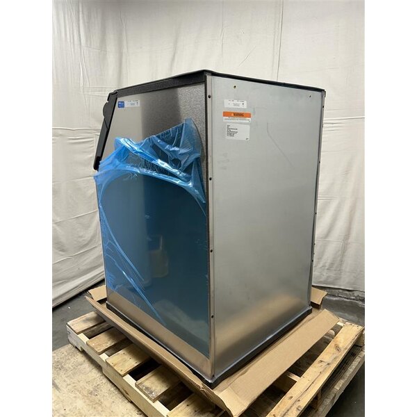 Scratch and Dent Manitowoc D-570 Ice Storage Bin - 532 lb.