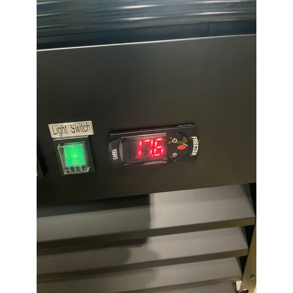 Scratch and Dent Avantco GD-ICE-24F 31" Black Indoor Glass Door Ice Merchandiser