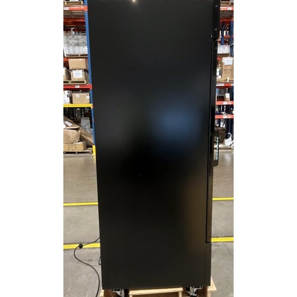 Scratch and Dent Avantco GD-ICE-24F 31" Black Indoor Glass Door Ice Merchandiser