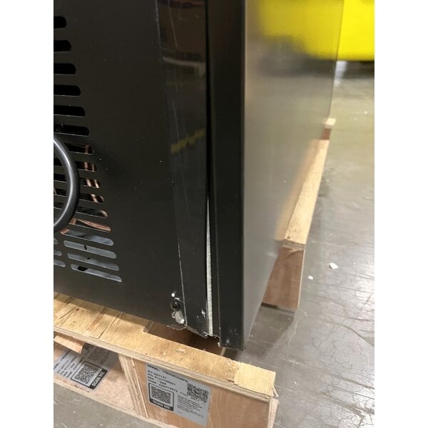Scratch and Dent Avantco GD-ICE-24F 31" Black Indoor Glass Door Ice Merchandiser