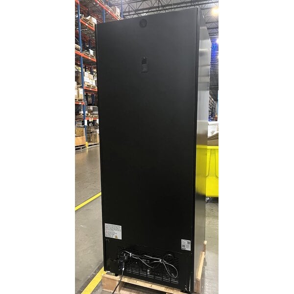 Scratch and Dent Avantco GD-ICE-24F 31" Black Indoor Glass Door Ice Merchandiser