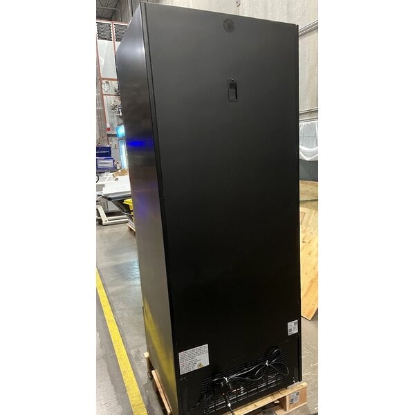 Scratch and Dent Avantco GD-ICE-24F 31" Black Indoor Glass Door Ice Merchandiser