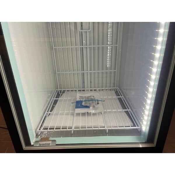 Scratch and Dent Avantco GD-ICE-24F 31" Black Indoor Glass Door Ice Merchandiser