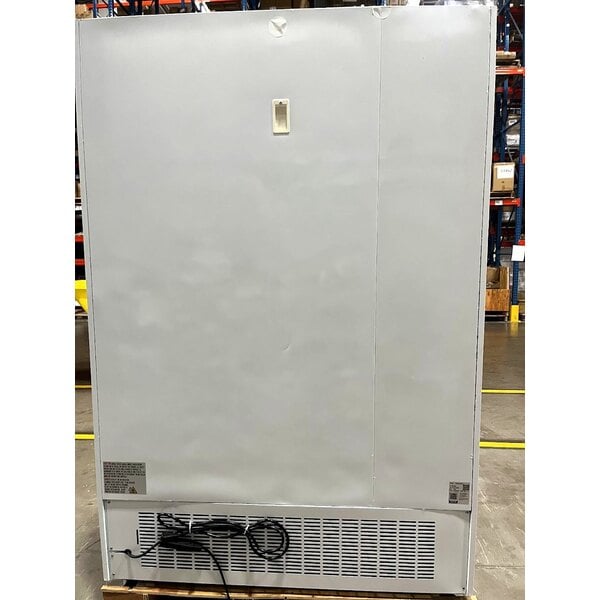 Scratch and Dent Avantco GD-ICE-49F 53" White Indoor Glass Door Ice Merchandiser