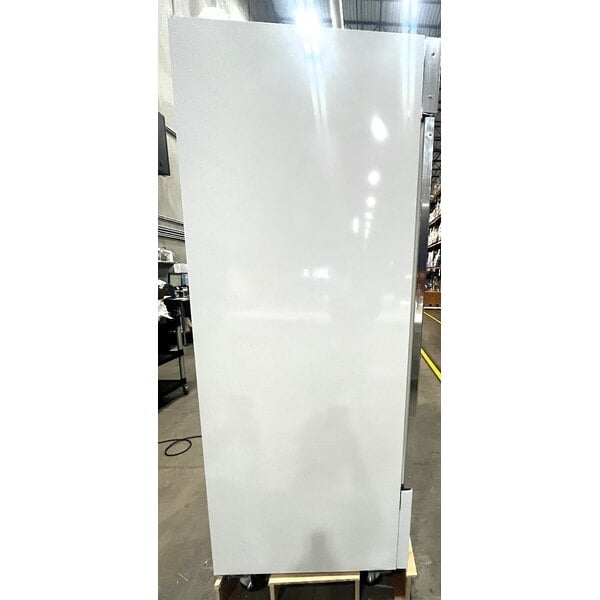Scratch and Dent Avantco GD-ICE-49F 53" White Indoor Glass Door Ice Merchandiser
