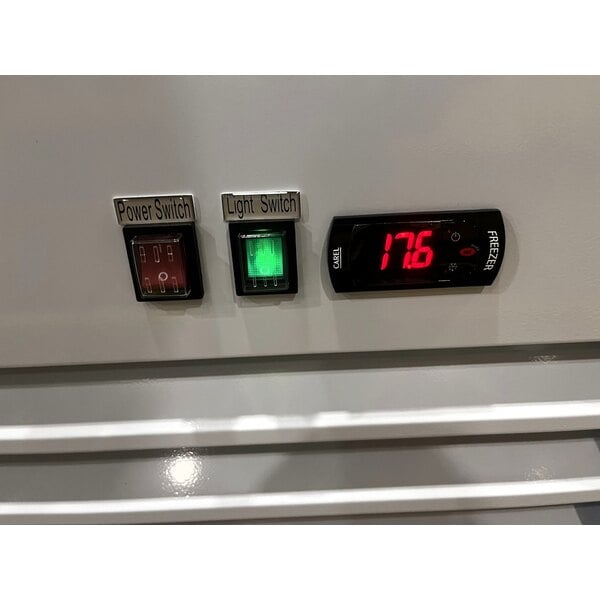 Scratch and Dent Avantco GD-ICE-49F 53" White Indoor Glass Door Ice Merchandiser