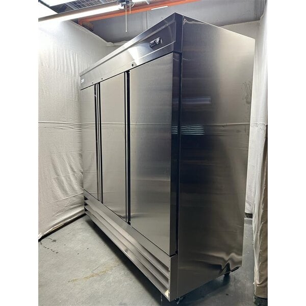 Scratch and Dent Avantco SS-3R-HC 81 5/16" Stainless Steel Solid Door Reach-In Refrigerator