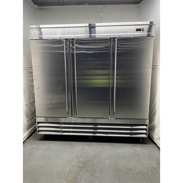 Scratch and Dent Avantco SS-3R-HC 81 5/16" Stainless Steel Solid Door Reach-In Refrigerator