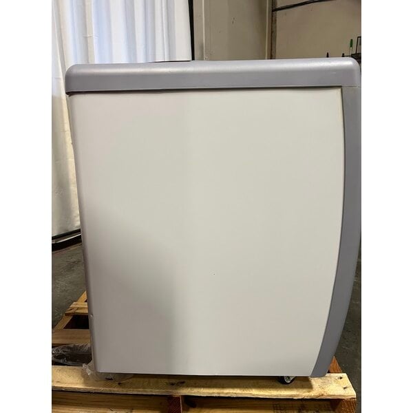 Scratch and Dent Avantco ADC-12-N 71" Customizable Ice Cream Dipping Cabinet