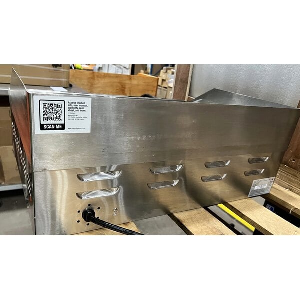 Scratch and Dent Avantco EG24N 24" Electric Countertop Griddle - 208/240V, 2675W-3560W