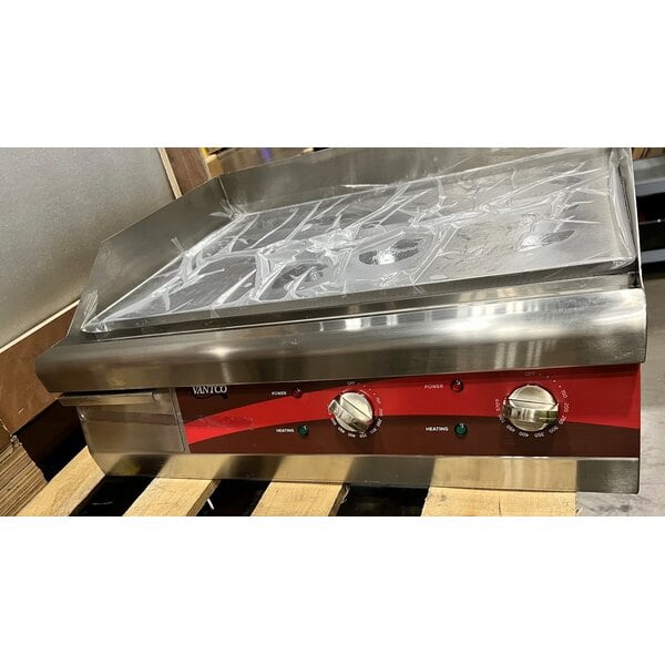 Scratch and Dent Avantco EG24N 24" Electric Countertop Griddle - 208/240V, 2675W-3560W