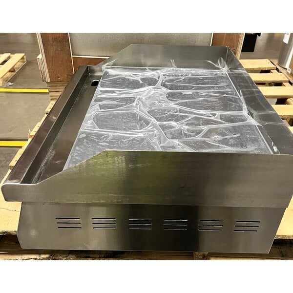 Scratch and Dent Avantco EG24N 24" Electric Countertop Griddle - 208/240V, 2675W-3560W